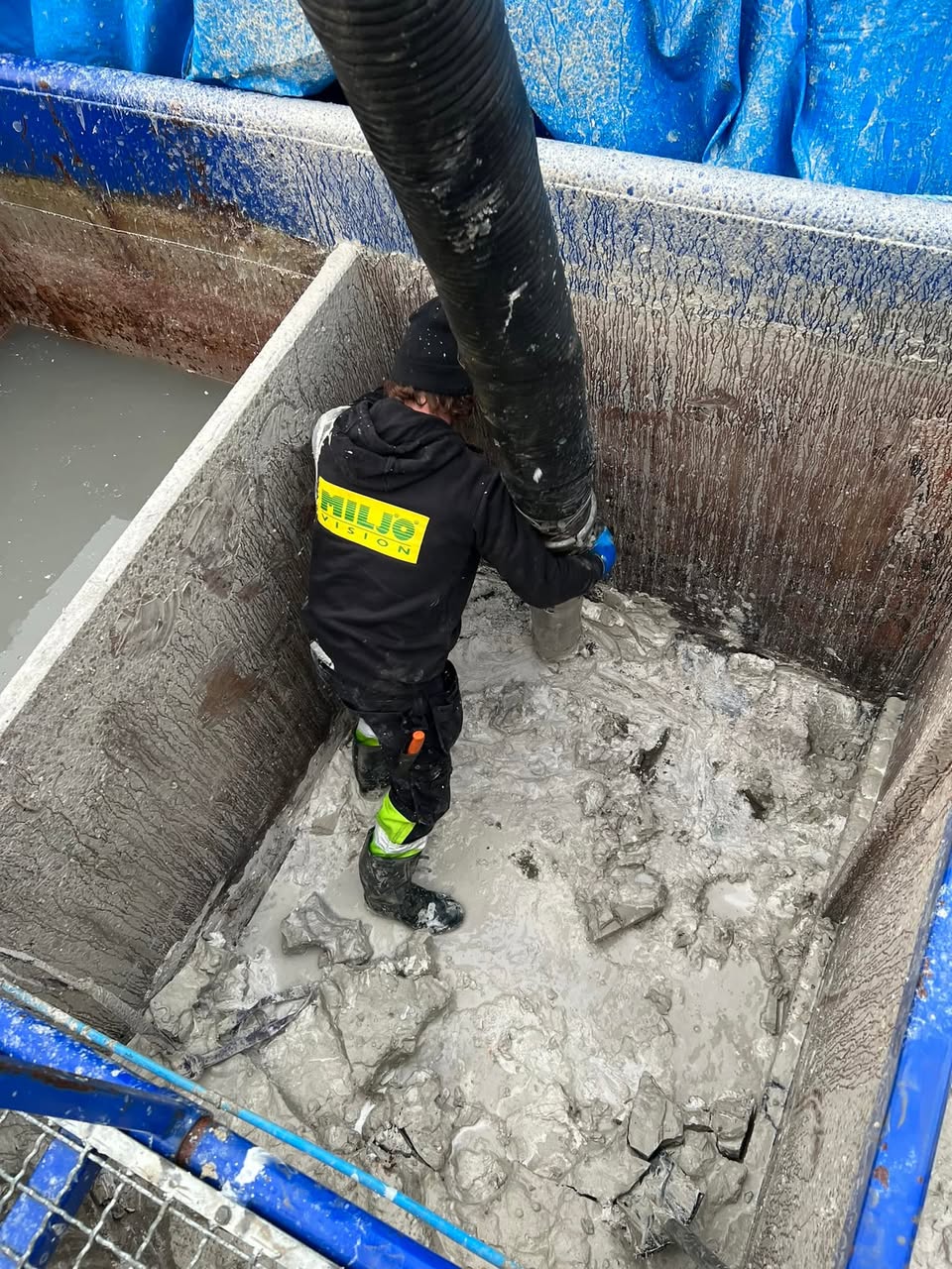 Tömning av sedimentcontainrar