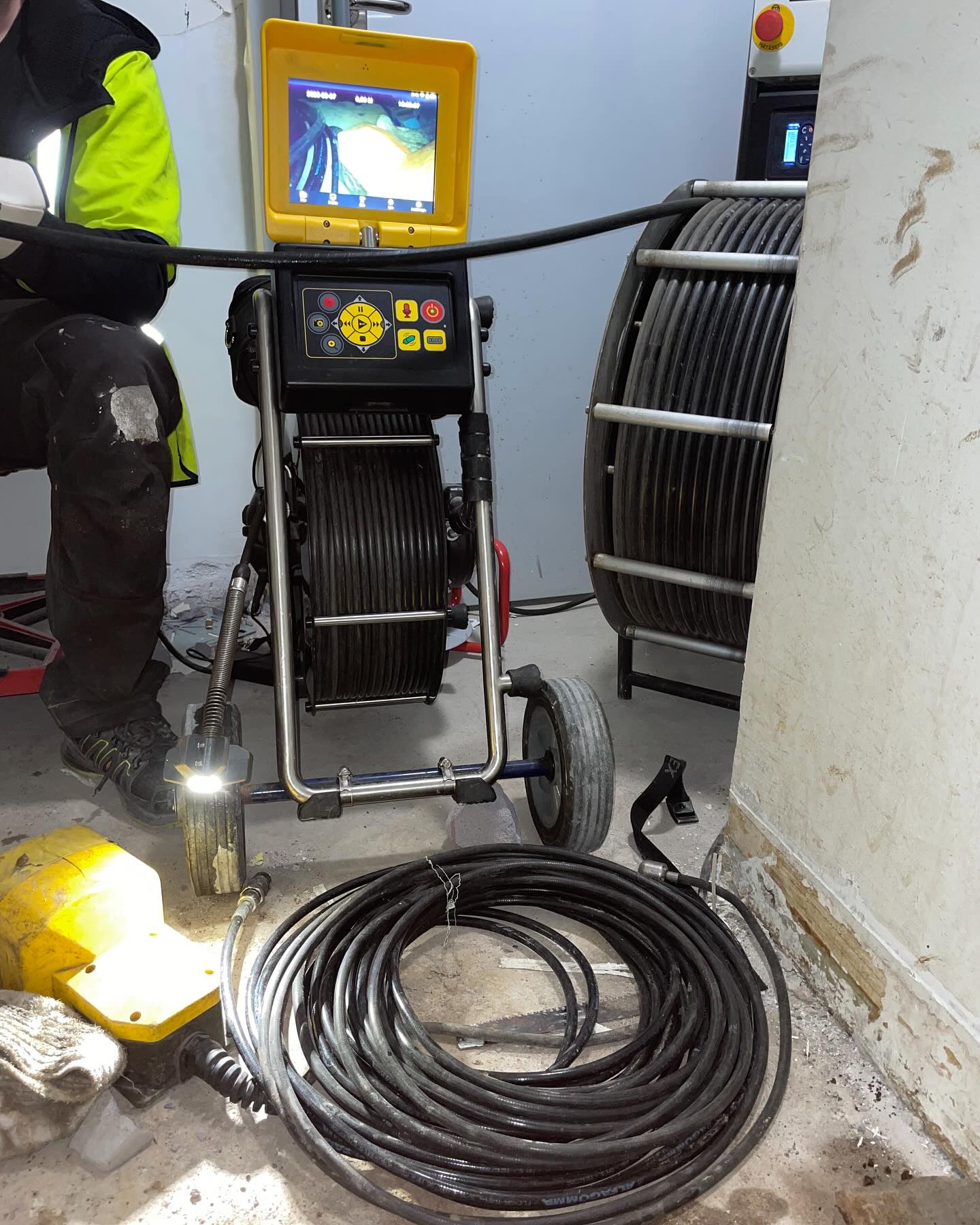 Fräsning av ledningar inför relining i Sollentuna